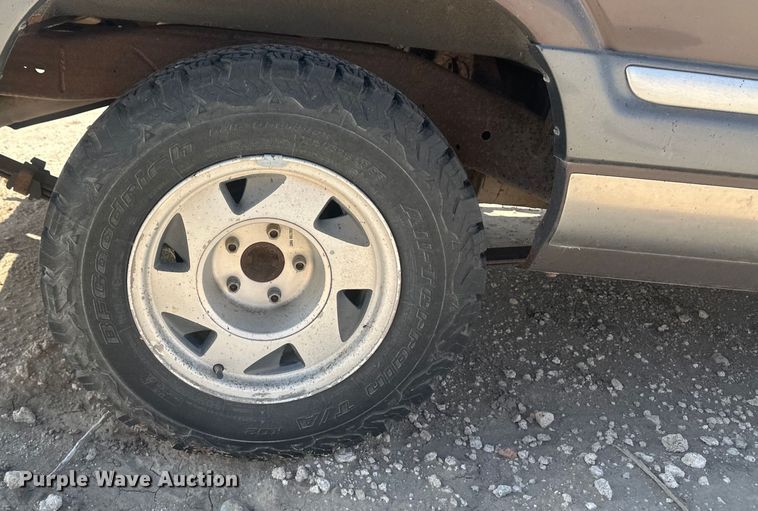 image for item OC9436 1998 GMC Sonoma  pickup truck