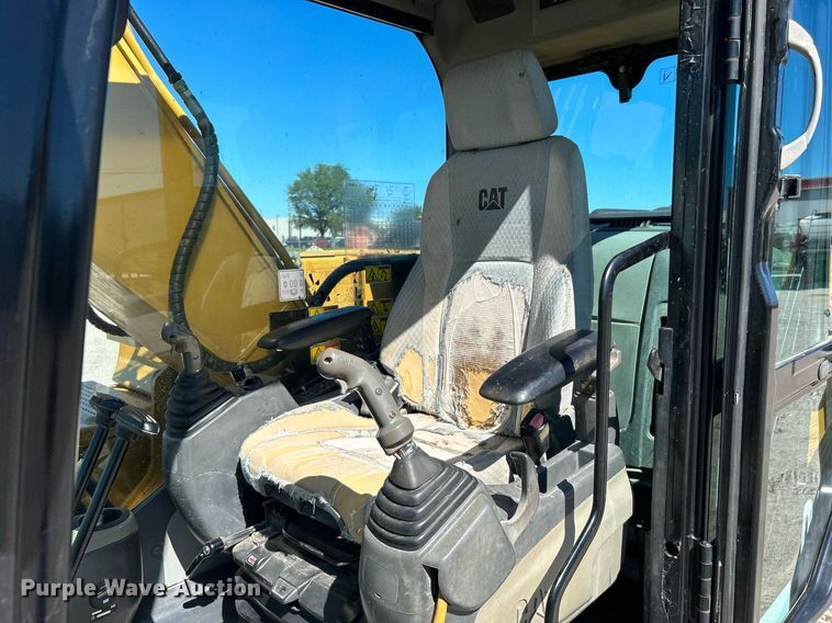 image for item DI7990 2011 Caterpillar 320DL  excavator