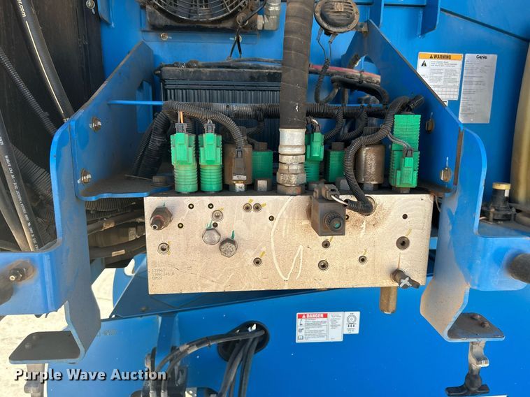 image for item DJ6249 2013 Genie S-65  boom lift