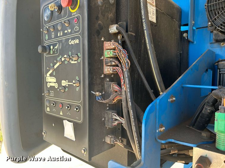 image for item DJ6249 2013 Genie S-65  boom lift