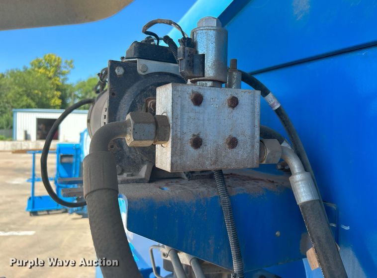 image for item DJ6249 2013 Genie S-65  boom lift