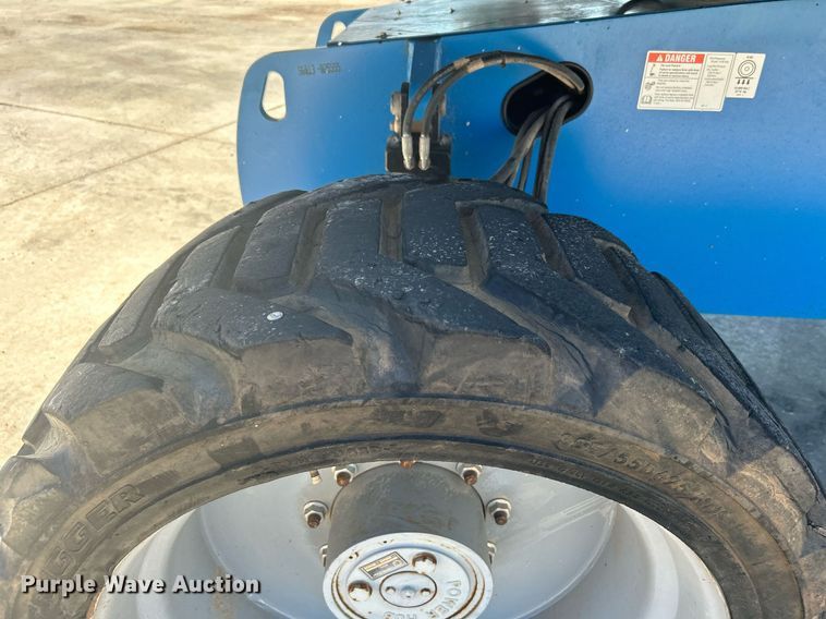 image for item DJ6249 2013 Genie S-65  boom lift