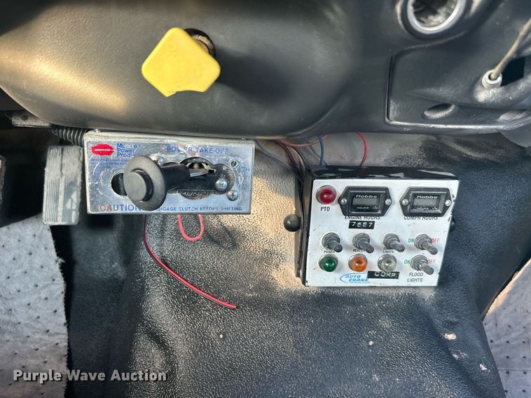 image for item DJ6266 2007 Ford F750 Super Duty  utility / service truck