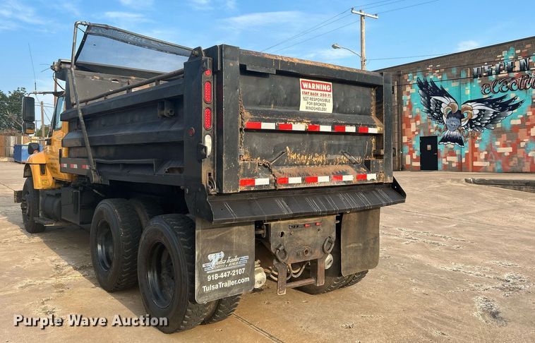 image for item DJ6283 2004 International 7400  dump truck