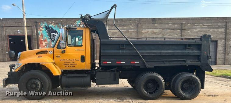 image for item DJ6283 2004 International 7400  dump truck
