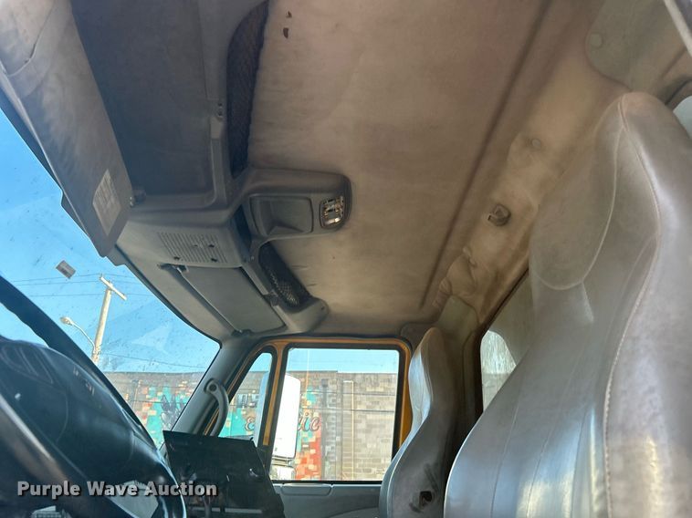 image for item DJ6283 2004 International 7400  dump truck