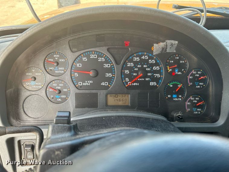 image for item DJ6283 2004 International 7400  dump truck