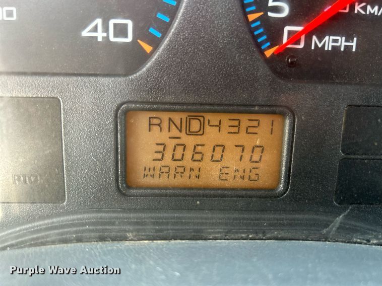 image for item DJ6283 2004 International 7400  dump truck