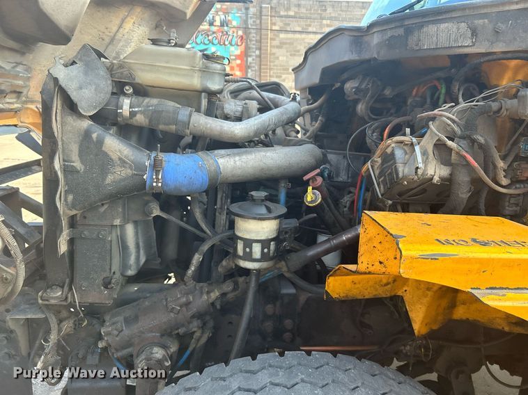 image for item DJ6283 2004 International 7400  dump truck