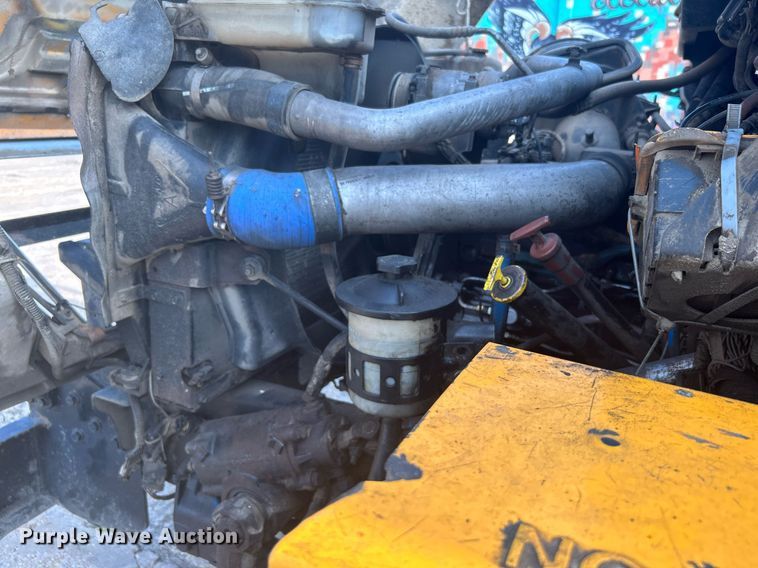 image for item DJ6283 2004 International 7400  dump truck