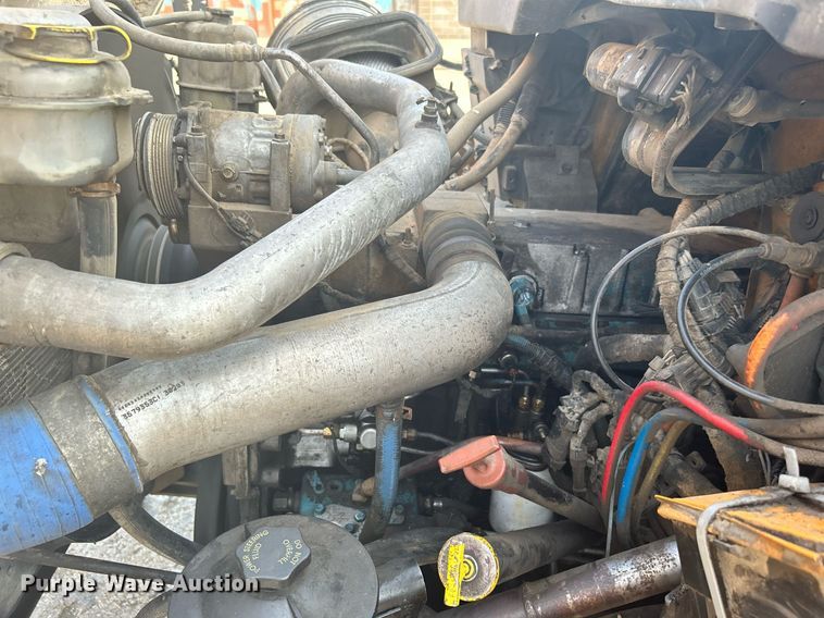 image for item DJ6283 2004 International 7400  dump truck