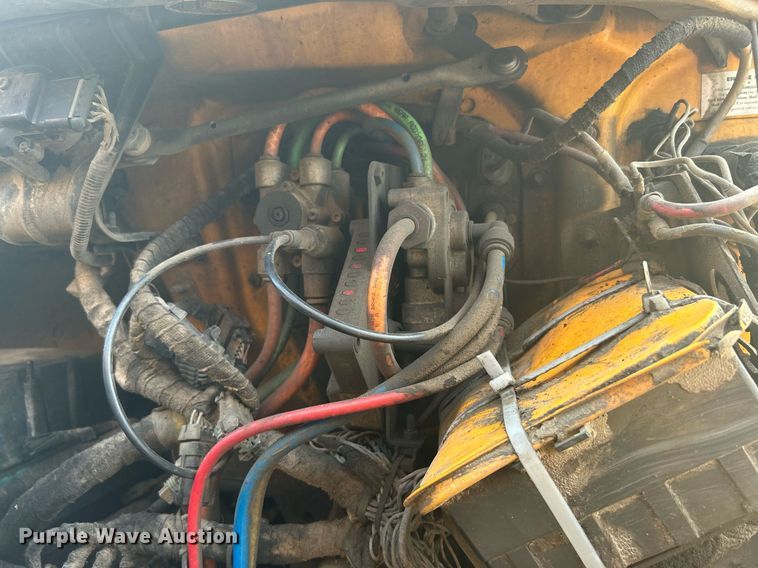 image for item DJ6283 2004 International 7400  dump truck