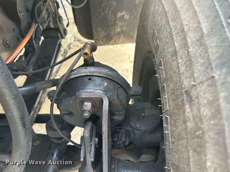 image for item DJ6283 2004 International 7400  dump truck