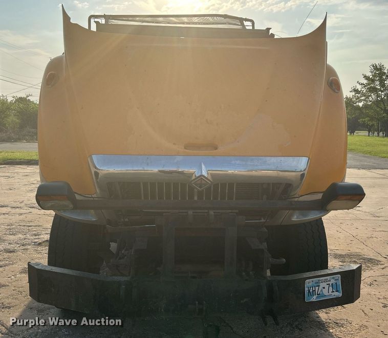 image for item DJ6283 2004 International 7400  dump truck