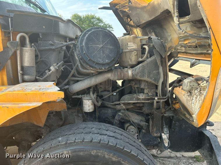 image for item DJ6283 2004 International 7400  dump truck