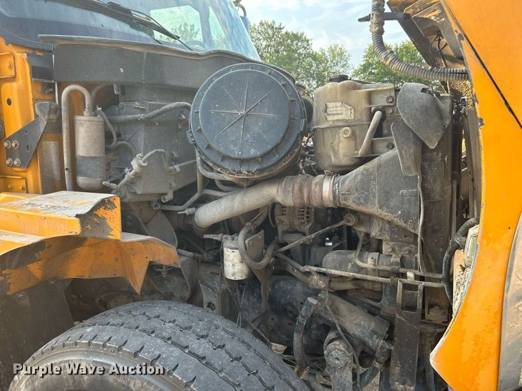 image for item DJ6283 2004 International 7400  dump truck