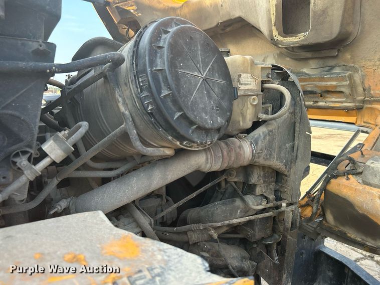 image for item DJ6283 2004 International 7400  dump truck