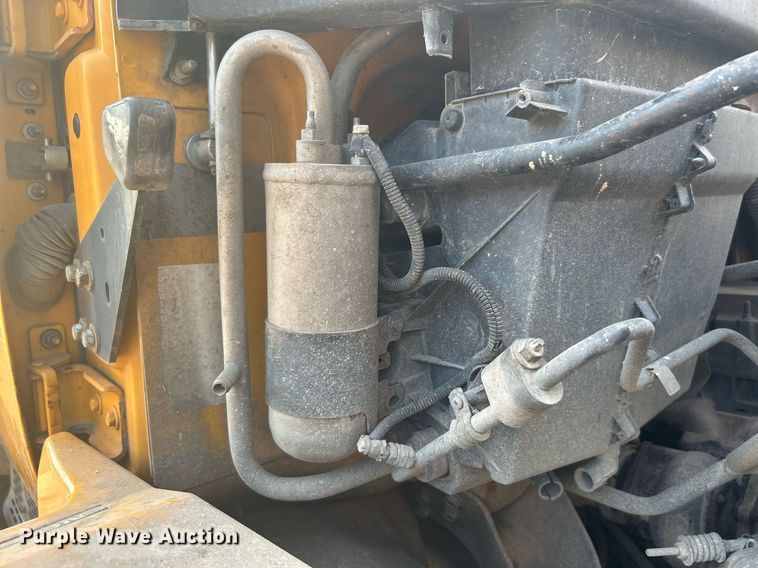 image for item DJ6283 2004 International 7400  dump truck