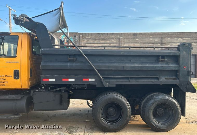 image for item DJ6283 2004 International 7400  dump truck