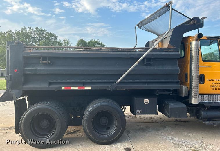 image for item DJ6283 2004 International 7400  dump truck