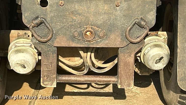 image for item DJ6283 2004 International 7400  dump truck