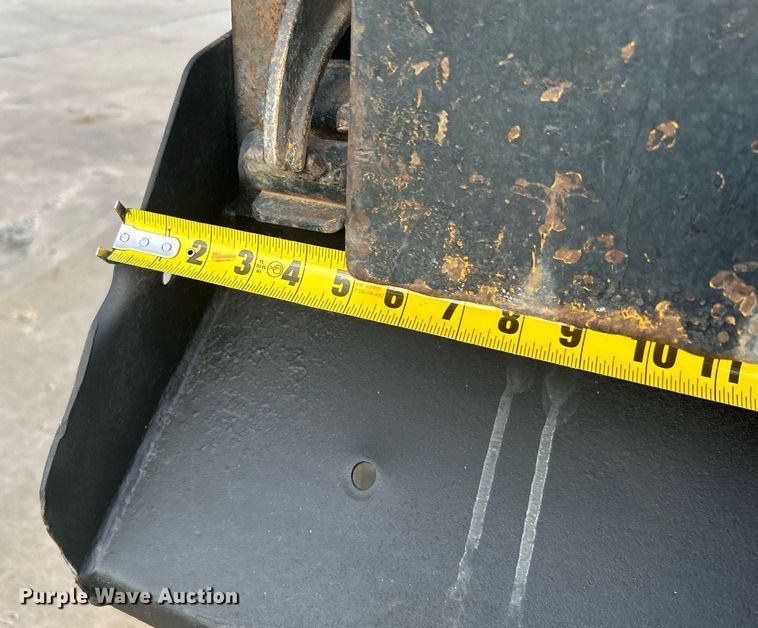 image for item DJ6283 2004 International 7400  dump truck