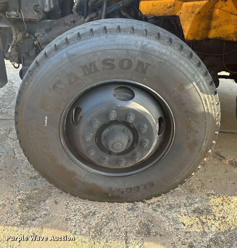 image for item DJ6283 2004 International 7400  dump truck