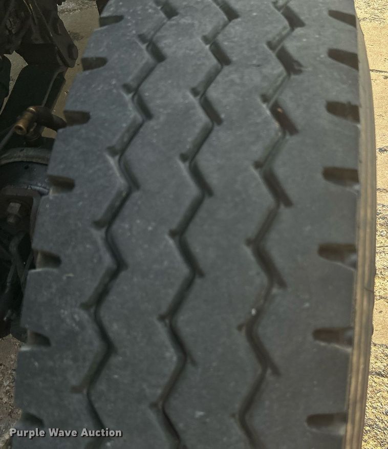 image for item DJ6283 2004 International 7400  dump truck