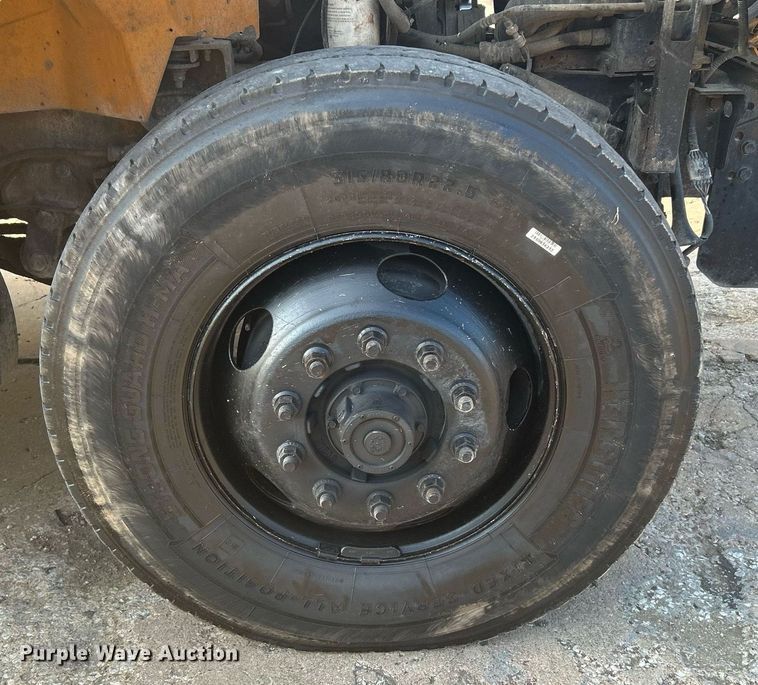 image for item DJ6283 2004 International 7400  dump truck