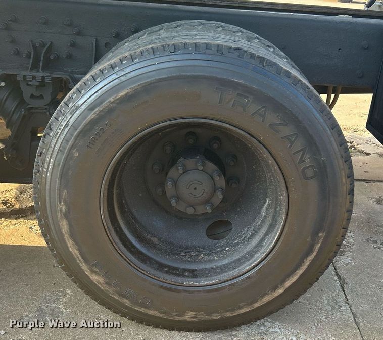 image for item DJ6283 2004 International 7400  dump truck