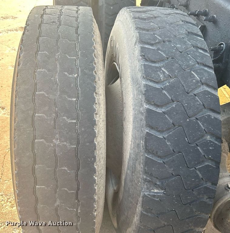 image for item DJ6283 2004 International 7400  dump truck