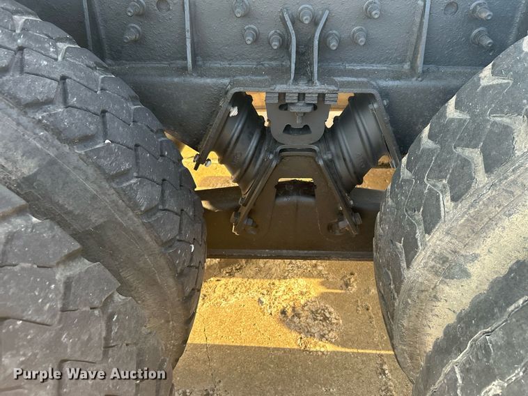 image for item DJ6283 2004 International 7400  dump truck