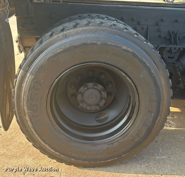 image for item DJ6283 2004 International 7400  dump truck