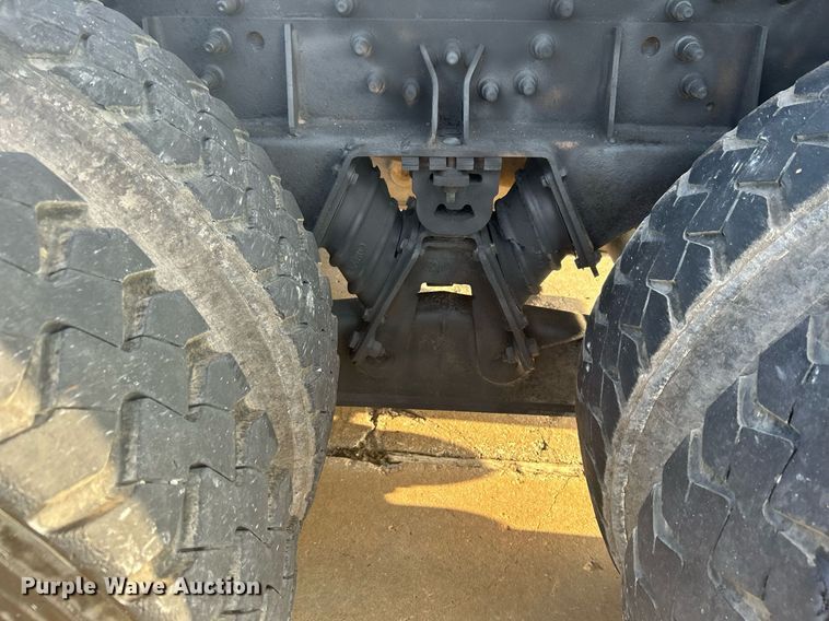 image for item DJ6283 2004 International 7400  dump truck