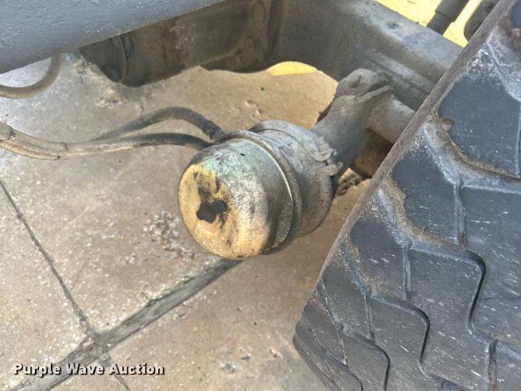 image for item DJ6283 2004 International 7400  dump truck