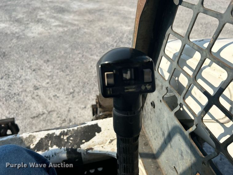 image for item DJ6294 2005 Bobcat S300  skid steer loader