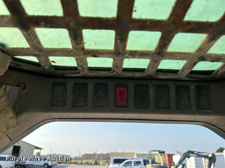 image for item DJ6294 2005 Bobcat S300  skid steer loader