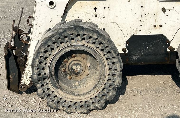 image for item DJ6294 2005 Bobcat S300  skid steer loader