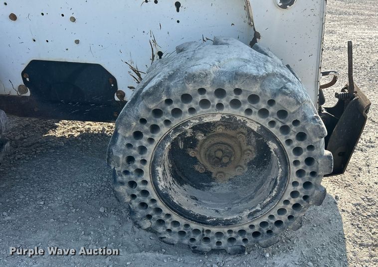 image for item DJ6294 2005 Bobcat S300  skid steer loader