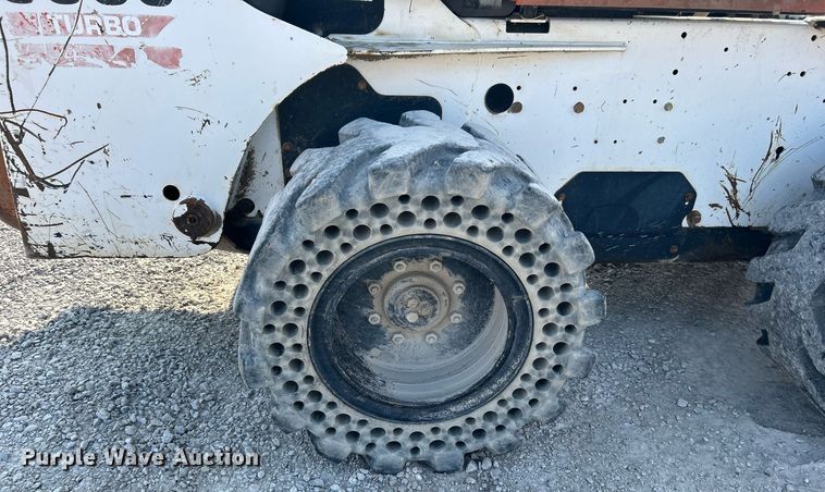 image for item DJ6294 2005 Bobcat S300  skid steer loader