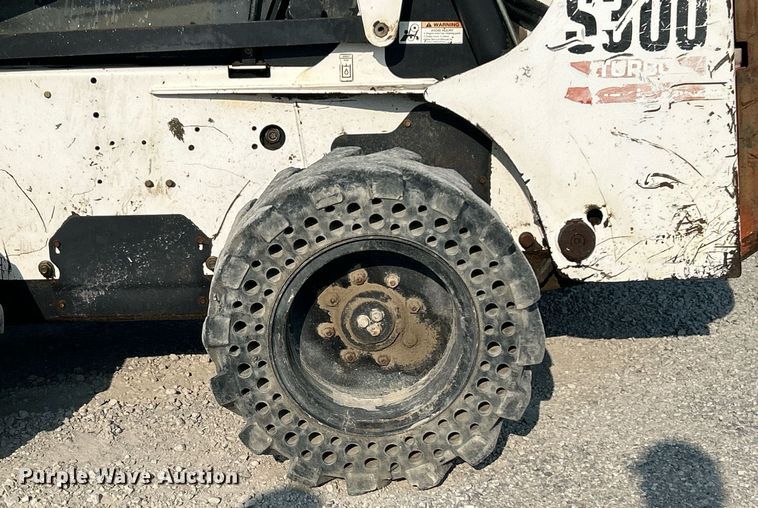 image for item DJ6294 2005 Bobcat S300  skid steer loader