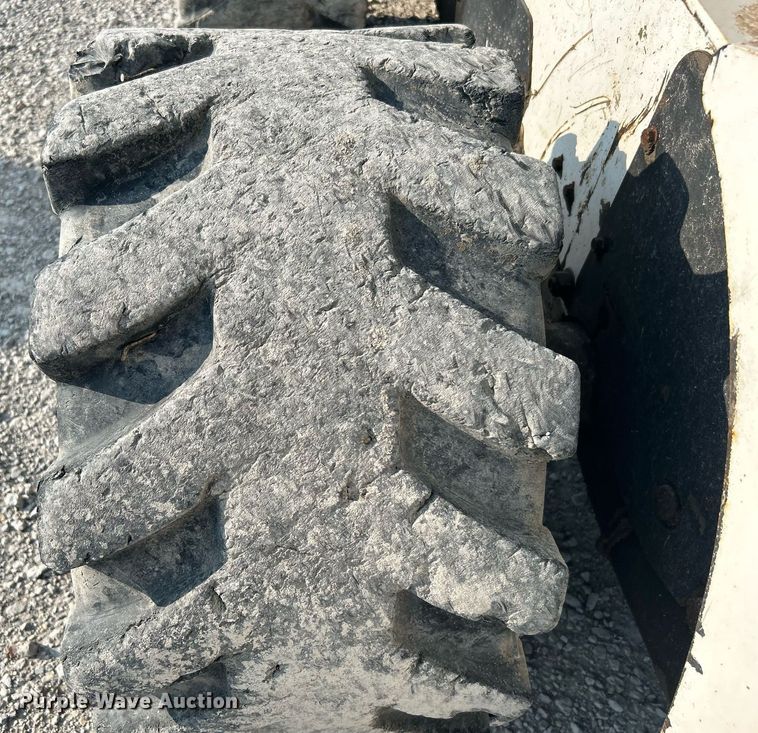 image for item DJ6294 2005 Bobcat S300  skid steer loader