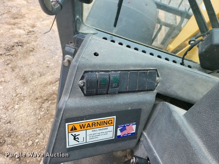 image for item DK3986 2017 Gehl DL1240  telehandler