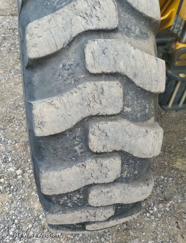 image for item DK3986 2017 Gehl DL1240  telehandler