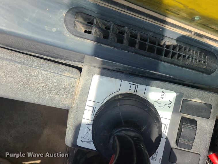 image for item DK3987 2018 Gehl DL1240  telehandler