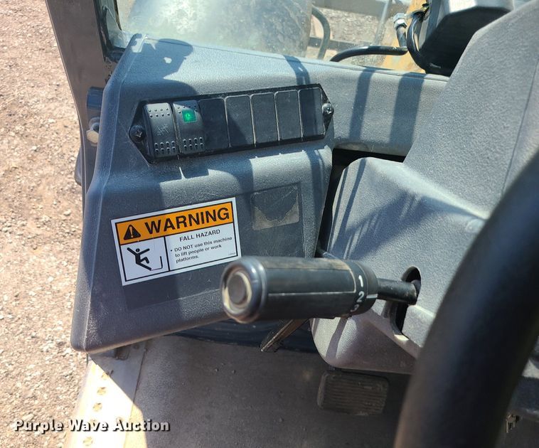 image for item DK3987 2018 Gehl DL1240  telehandler