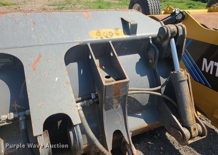 image for item DK3993 Liebherr  98" W four-in-one bucket