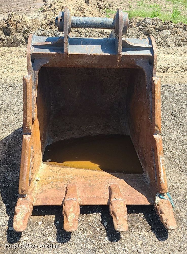 image for item DK3996 Volvo  42"W excavator bucket
