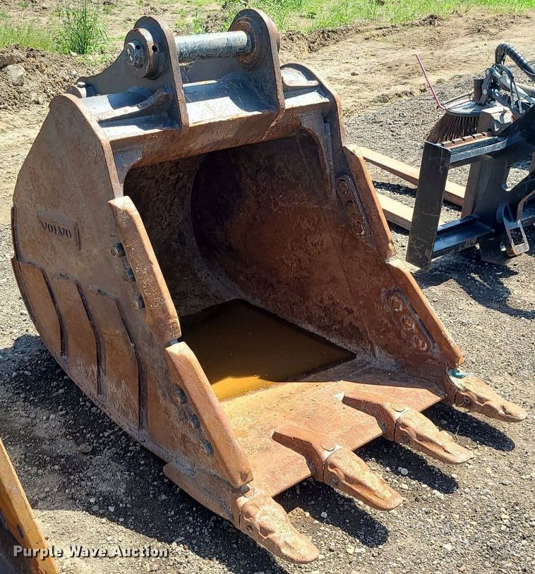 image for item DK3996 Volvo  42"W excavator bucket