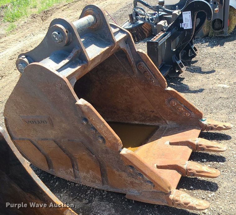 image for item DK3996 Volvo  42"W excavator bucket